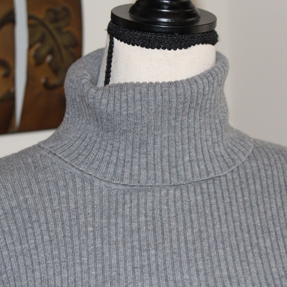 a.n.a A New Approach, long sleeve gray ribbed turtleneck sweater-top Medium - Picture 2 of 7